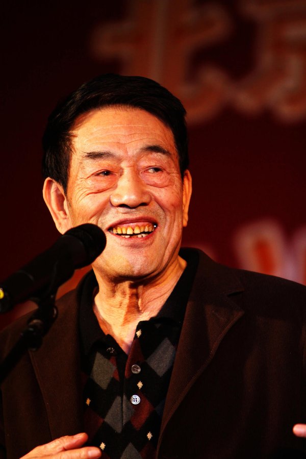 配资官方网站 杨少华儿子谈遗产分配：遗产四个亿，哥四个一人一亿